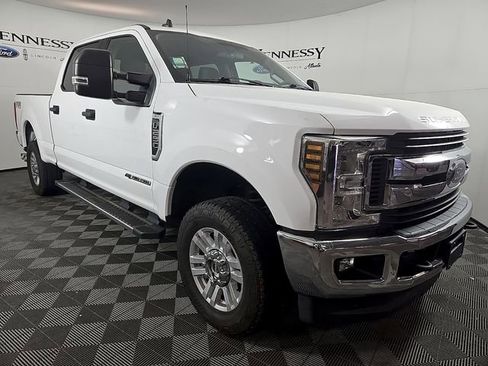 Used 2019 Ford F250 XLT w/ XLT Value Package AWD/4WD image 4