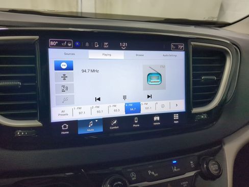 Certified 2024 Chrysler Pacifica Touring-L image 13