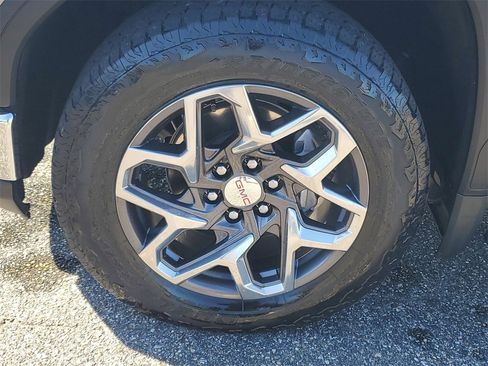 Used 2024 GMC Sierra 1500 SLT w/ SLT Premium Plus Package image 31