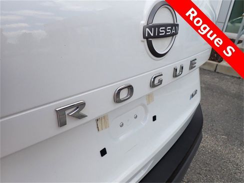Used 2023 Nissan Rogue S image 4