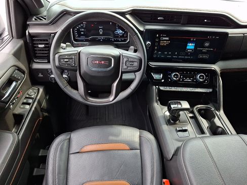 Used 2024 GMC Sierra 1500 AT4 w/ Technology Package AWD/4WD image 12