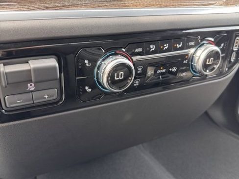 Used 2025 GMC Sierra 1500 Elevation image 21