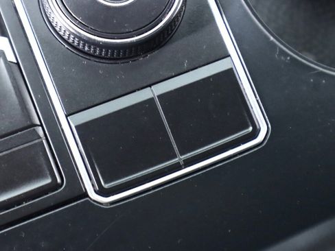 Used 2021 Volkswagen Atlas Cross Sport S image 25