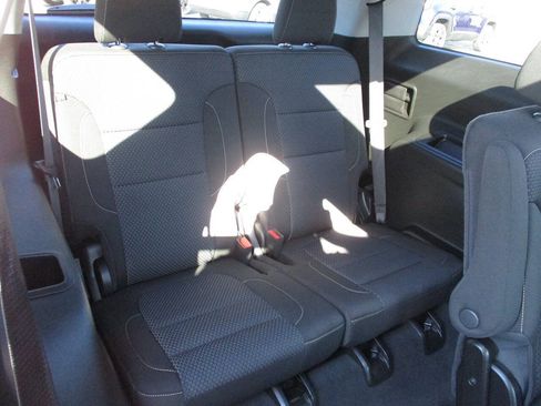 Used 2023 GMC Acadia SLE w/ Driver Convenience Package FWD image 15