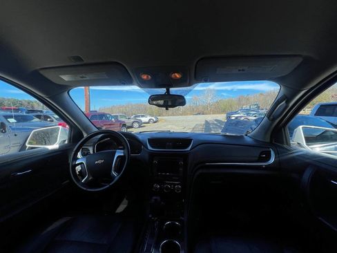 Used 2016 Chevrolet Traverse LT w/ Style and Technology Package FWD image 17