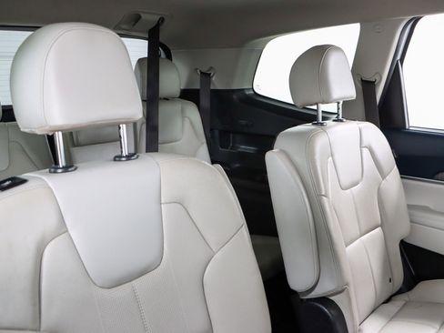 Used 2024 Kia Telluride EX w/ EX Captain's Chair Package image 29