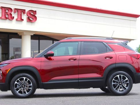 Used 2025 Chevrolet TrailBlazer LT w/ Driver Confidence Package AWD/4WD image 6
