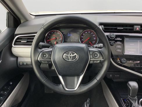 Used 2018 Toyota Camry XSE image 19