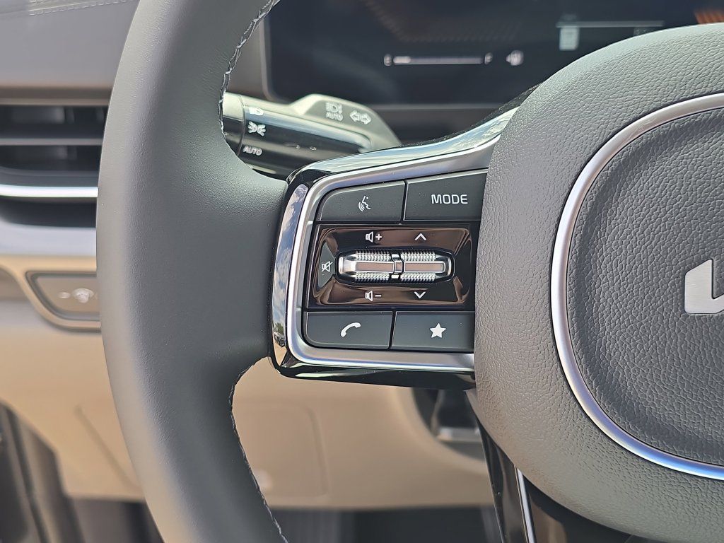New 2026 Kia Carnival FWD image 30