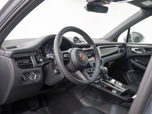 Used 2026 Porsche Macan AWD/4WD image 4