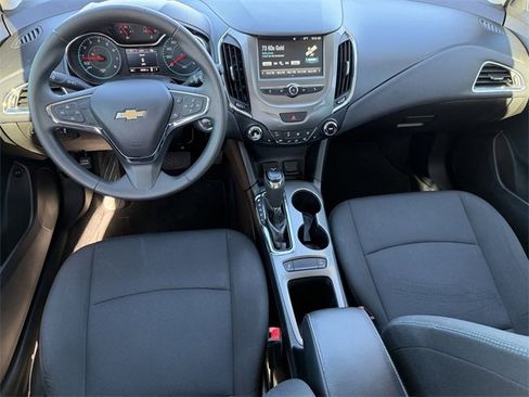 Used 2018 Chevrolet Cruze LT w/ Convenience Package image 14