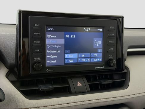 Used 2022 Toyota RAV4 XLE AWD/4WD image 17