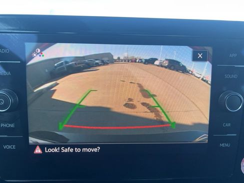 Used 2025 Volkswagen Jetta SE image 15