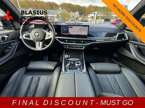 Used 2025 BMW X7 M60i w/ Climate Comfort Package image 23