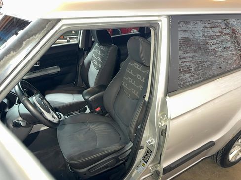 Used 2012 Kia Soul + FWD image 13