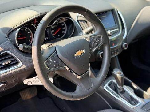 Used 2019 Chevrolet Cruze LT FWD image 6
