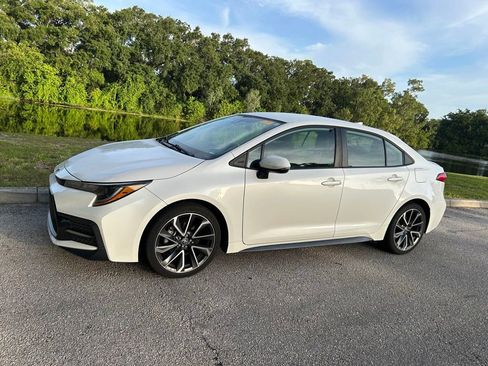 Used 2020 Toyota Corolla SE FWD image 2
