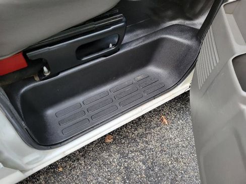 Used 2014 Chevrolet Express 2500 image 26