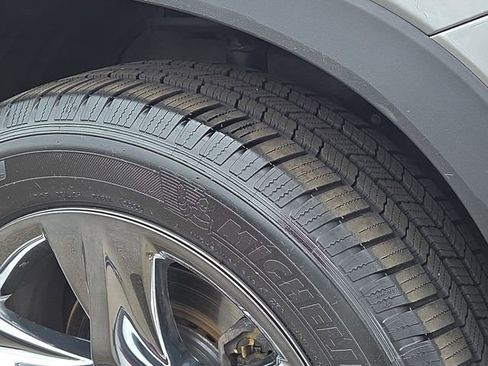 Used 2019 Toyota Highlander Limited Platinum AWD/4WD image 18