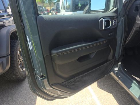 Used 2025 Jeep Wrangler Unlimited Sahara w/ Safety Group AWD/4WD image 8