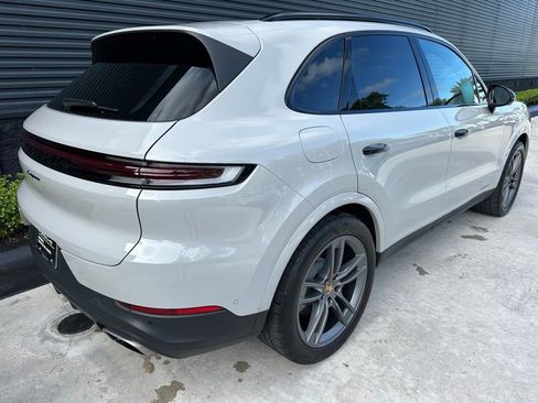 Certified 2024 Porsche Cayenne AWD/4WD image 10