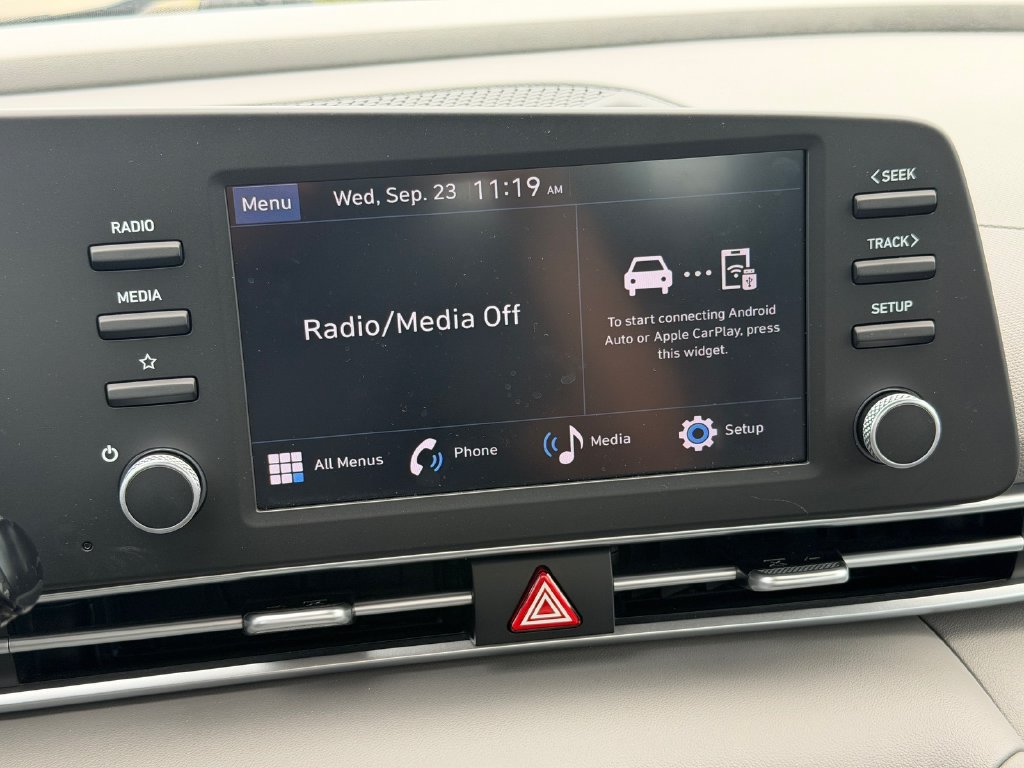 Used 2025 Hyundai Elantra SE FWD image 20