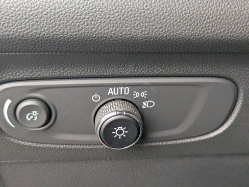 Used 2023 Buick Envision Preferred image 23