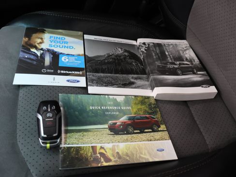 Used 2017 Ford Explorer XLT w/ XLT Appearance Package AWD/4WD image 57