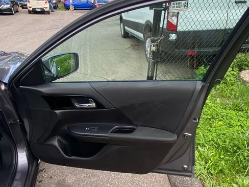 Used 2017 Honda Accord LX image 12