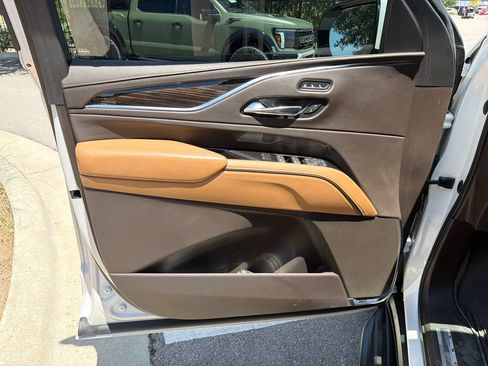 Used 2021 Cadillac Escalade ESV Premium Luxury AWD/4WD image 20