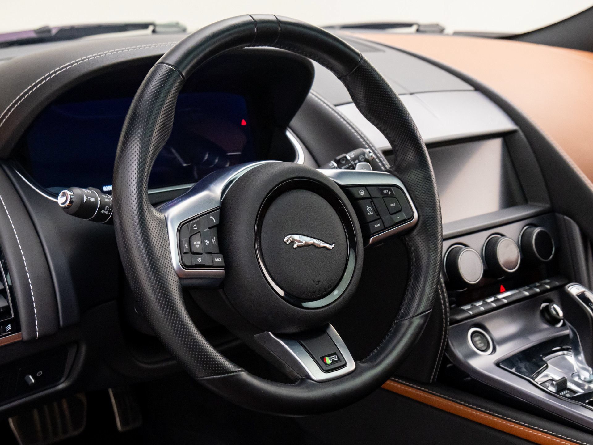 Used 2023 Jaguar F-TYPE R AWD/4WD image 10