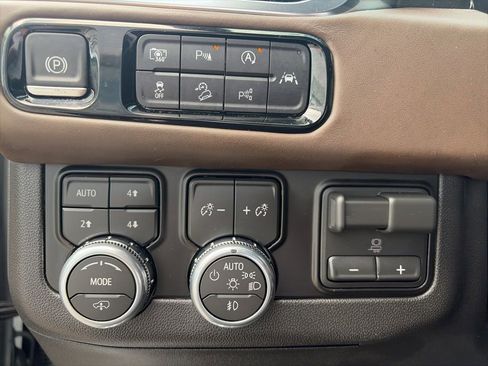Used 2026 GMC Yukon Denali Ultimate AWD/4WD image 13