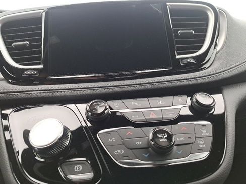 New 2026 Chrysler Pacifica Select image 23