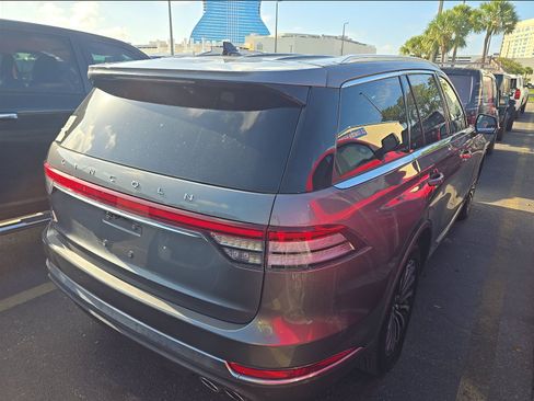 Used 2023 Lincoln Aviator Reserve RWD image 2