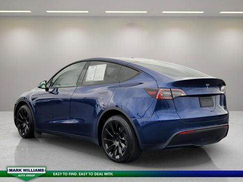 Used 2022 Tesla Model Y Long Range image 6