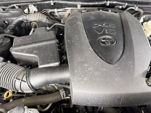 Used 2020 Toyota Tacoma SR5 RWD image 37