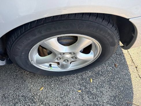 Used 2007 Ford Taurus SE FWD image 8