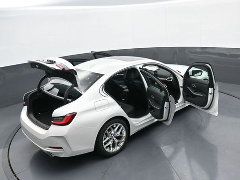 New 2025 BMW 330i xDrive Sedan w/ Convenience Package image 43