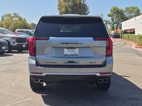 New 2026 GMC Yukon Denali w/ Denali Reserve Package AWD/4WD image 4