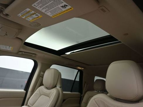 Certified 2021 Lincoln Navigator Reserve w/ Luxury Package AWD/4WD image 20