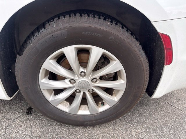 Used 2018 Chrysler Pacifica Touring-L FWD image 11