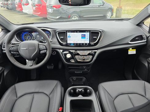 New 2026 Chrysler Pacifica Select image 22