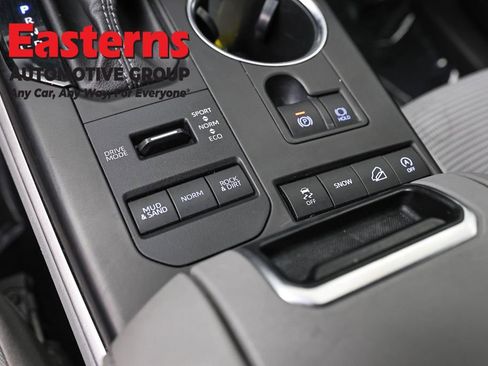 Used 2022 Toyota Highlander LE AWD/4WD image 20