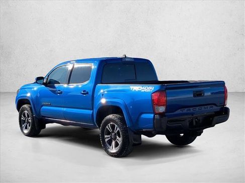 Used 2017 Toyota Tacoma TRD Sport w/ Tow Package (A/T) image 8