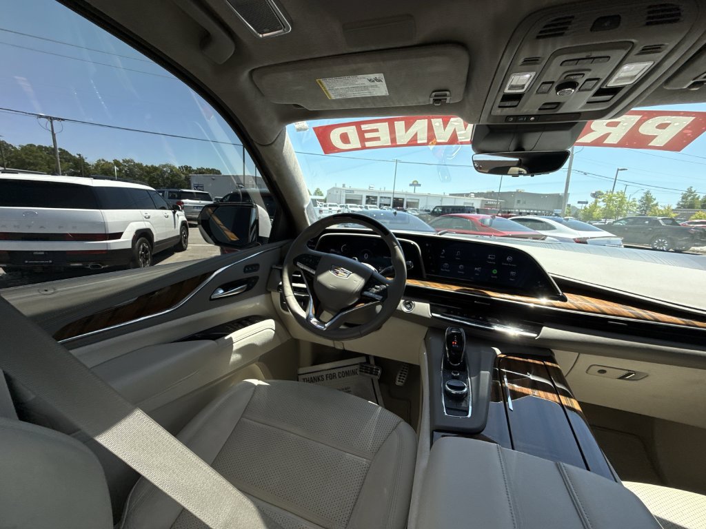 Used 2024 Cadillac Escalade ESV Sport Platinum AWD/4WD image 17