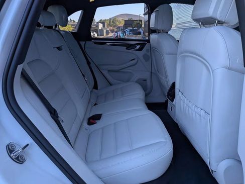 Certified 2025 Porsche Macan S AWD/4WD image 25