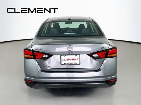 Used 2024 Nissan Altima 2.5 SV FWD image 8
