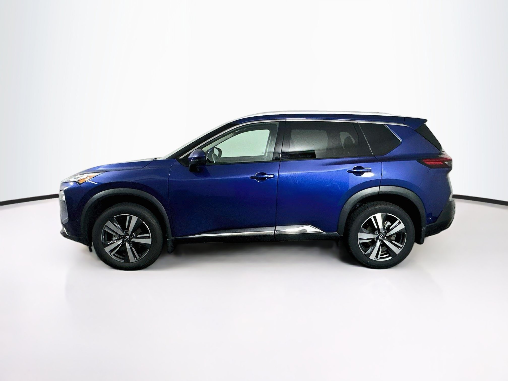 Used 2023 Nissan Rogue SL w/ SL Premium Package FWD image 4