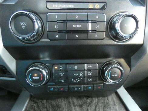 Used 2019 Ford F250 Lariat w/ Lariat Ultimate Package AWD/4WD image 24