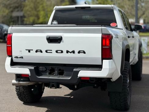 Used 2024 Toyota Tacoma TRD Off-Road image 5
